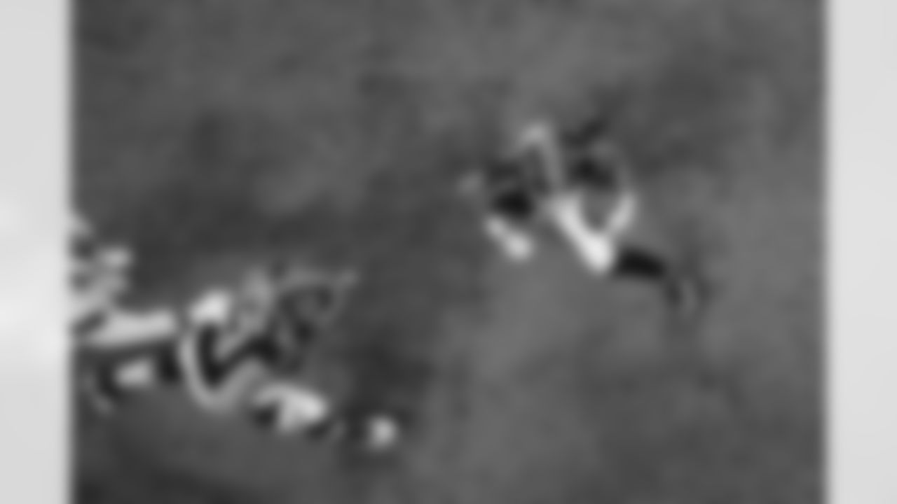 Atlanta Falcons running back Bijan Robinson #7 runs the ball during the Week 17 Game against the Los Angeles Rams at Mercedes-Benz Stadium in Atlanta, Georgia on Monday, December 29, 2025. (Photo by Kevin Liles/Atlanta Falcons)