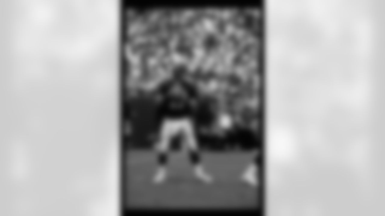 Atlanta Falcons quarterback Chris Miller #12 during the game in Atlanta against the Minnesota Vikings on September 8, 1991. (Photo by Jimmy Cribb)