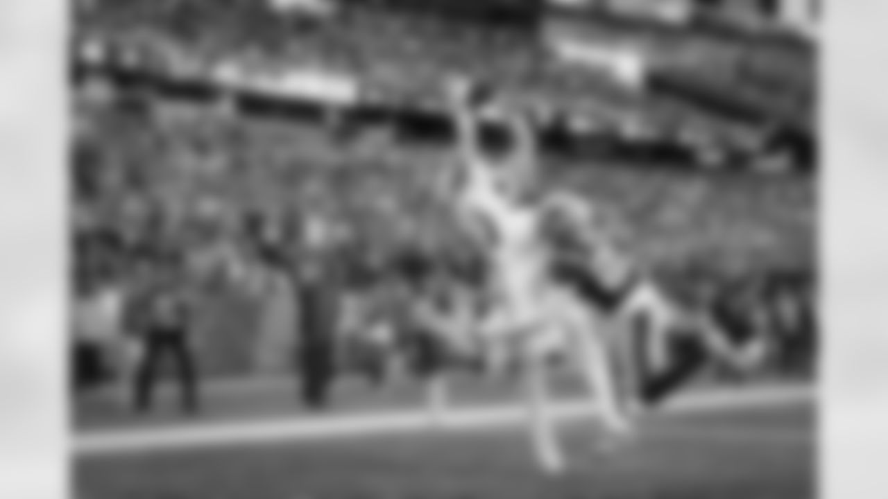 Atlanta Falcons wide receiver Drake London #5 scores a touchdown during the Week 9 Game against the New England Patriots at Gillette Stadium in Foxborough, Massachusetts on Sunday, November 2, 2025. (Photo by Jay Bendlin/Atlanta Falcons)