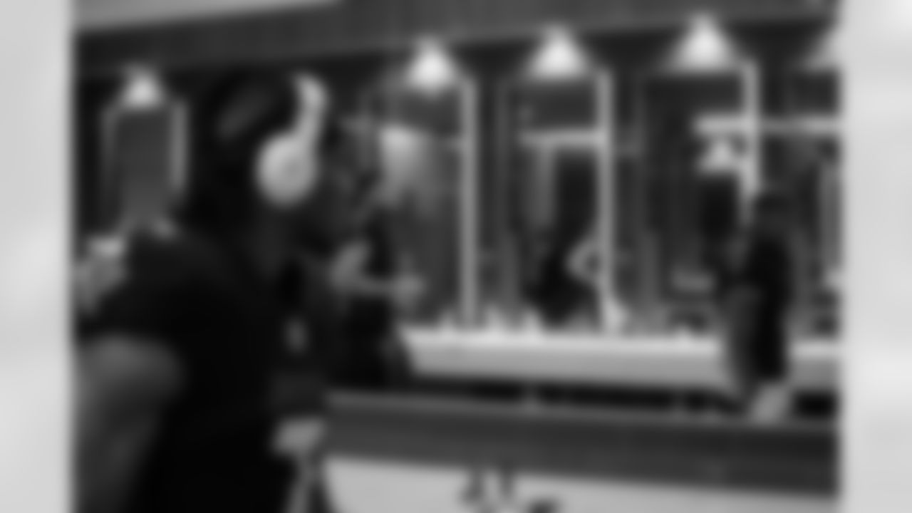 Atlanta Falcons running back Bijan Robinson #7 prepares in the locker room before the Week 18 Game against the New Orleans Saints at Mercedes-Benz Stadium in Atlanta, Georgia on Sunday, January 4, 2026. (Photo by Brandon Magnus/Atlanta Falcons)