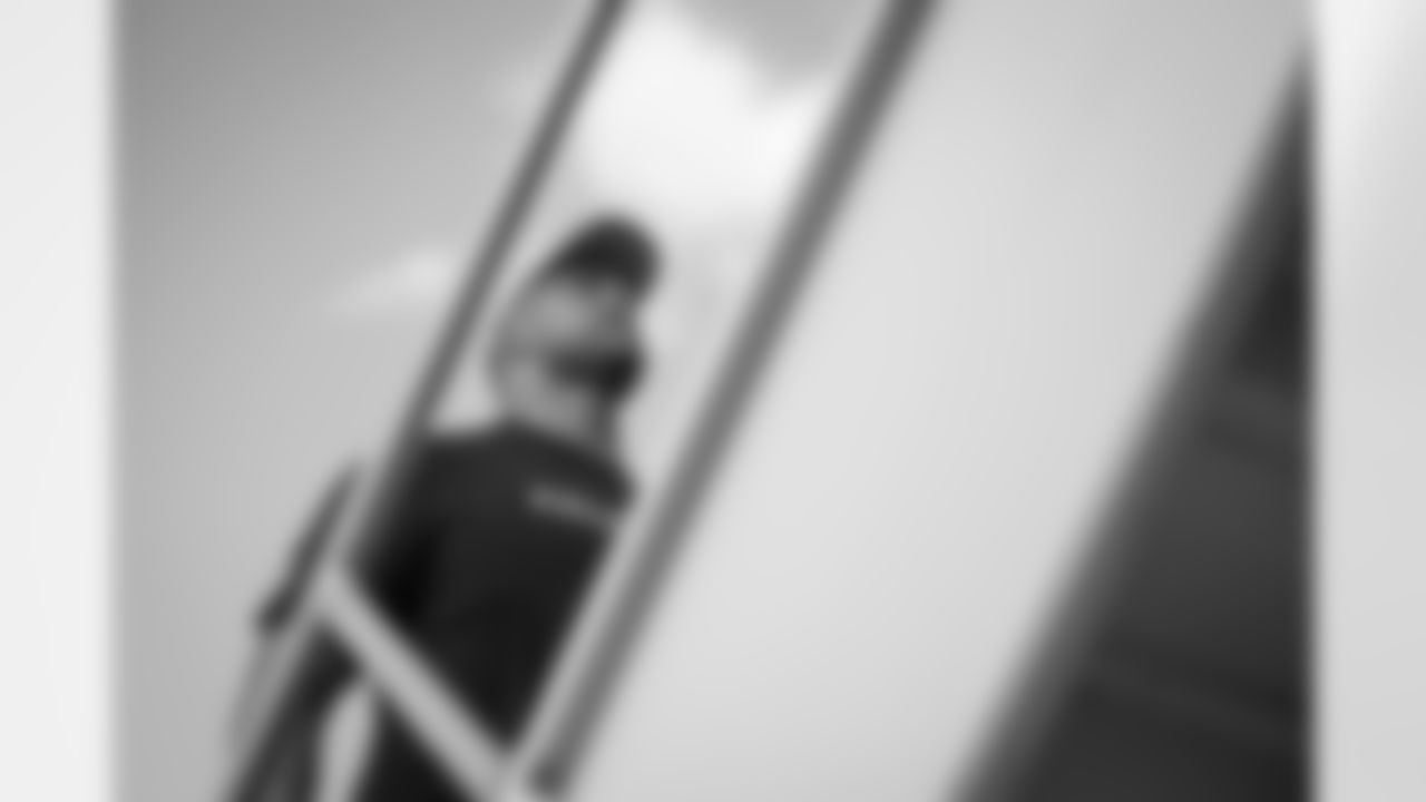 Atlanta Falcons tackle Jake Matthews #70 boards the plane at Hartsfield-Jackson International Airport in Atlanta, Ga. on Saturday, November 22, 2025. (Photo by Jay Bendlin/Atlanta Falcons)