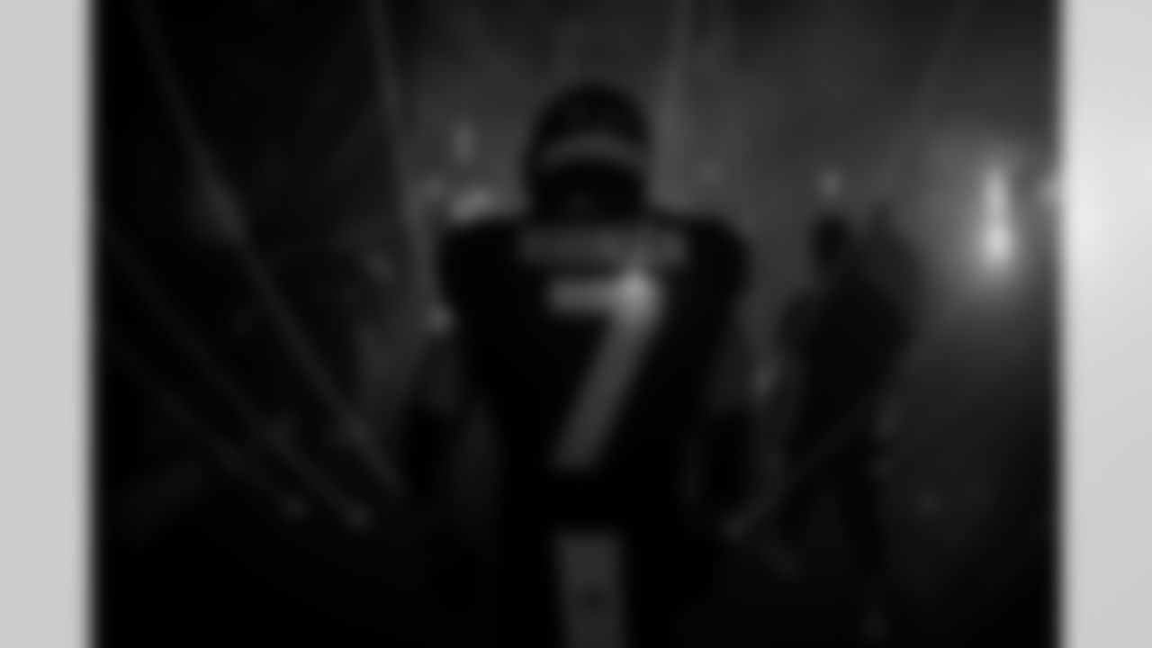 Atlanta Falcons running back Bijan Robinson #7 walks out before the Week 8 Game against the Miami Dolphins at Mercedes-Benz Stadium in Atlanta, Georgia on Sunday, October 26, 2025. (Photo by Jay Bendlin/Atlanta Falcons)