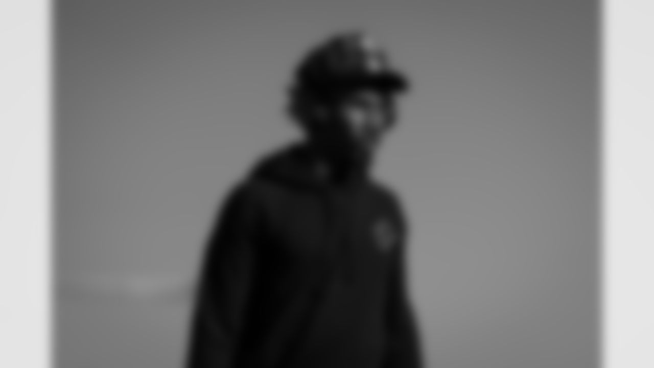 Atlanta Falcons cornerback Dee Alford #20 boards the plane at Hartsfield-Jackson International Airport in Atlanta, Ga. on Saturday, December 20, 2025. (Photo by Jay Bendlin/Atlanta Falcons)