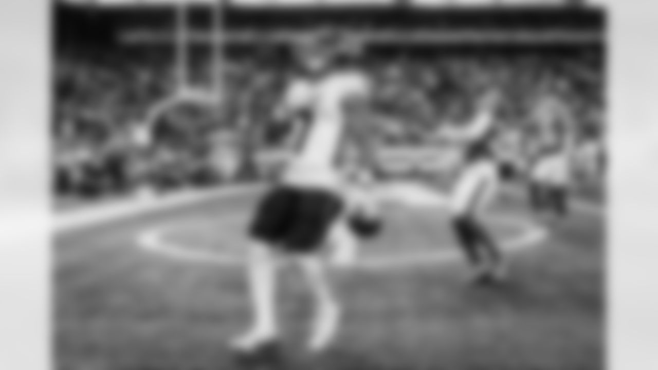 Atlanta Falcons running back Bijan Robinson #7 celebrates after a touchdown during the third quarter of the Week 13 Game against the New York Jets at Metlife Stadium in East Rutherford, New Jersey on Sunday, November 30, 2025. (Photo by Taylor McLaughlin/Atlanta Falcons)