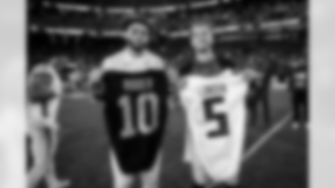 Atlanta Falcons wide receiver Drake London #5 and Desmond ridder swap jerseys after the Week 15 Game against the Las Vegas Raiders at Allegiant Stadium in Las Vegas, Nevada on Monday, December 16, 2024. (Photo by Brandon Magnus/Atlanta Falcons)