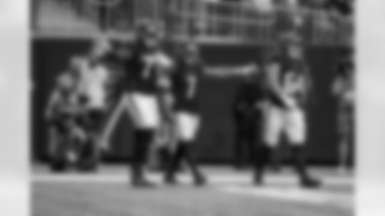 Atlanta Falcons running back Bijan Robinson #7 scores a touchdown during the Week 11 Game against the Carolina Panthers at Mercedes-Benz Stadium in Atlanta, Georgia on Sunday, November 16, 2025. (Photo by Taylor McLaughlin/Atlanta Falcons)