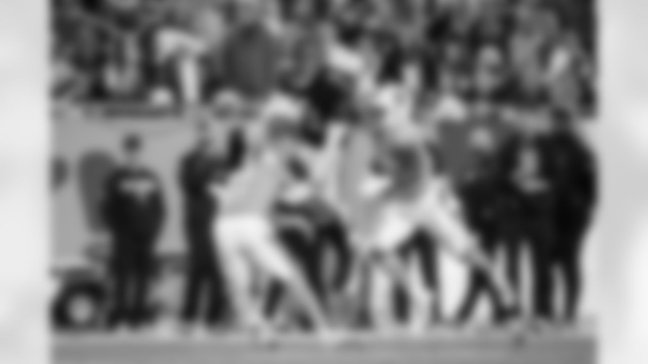 Atlanta Falcons tight end Kyle Pitts Sr. #8 hurdles during the Week 15 Game against the Tampa Bay Buccaneers at Raymond James Stadium in Tampa, Florida on Thursday, December 11, 2025. (Photo by Mitch Martin/Atlanta Falcons)