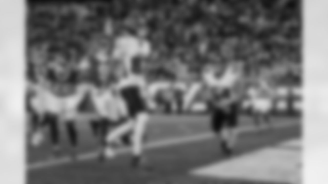Atlanta Falcons wide receiver David Sills V #87 celebrates after scoring a touchdown during the fourth quarter of the Week 13 Game against the New York Jets at Metlife Stadium in East Rutherford, New Jersey on Sunday, November 30, 2025. (Photo by Taylor McLaughlin/Atlanta Falcons)