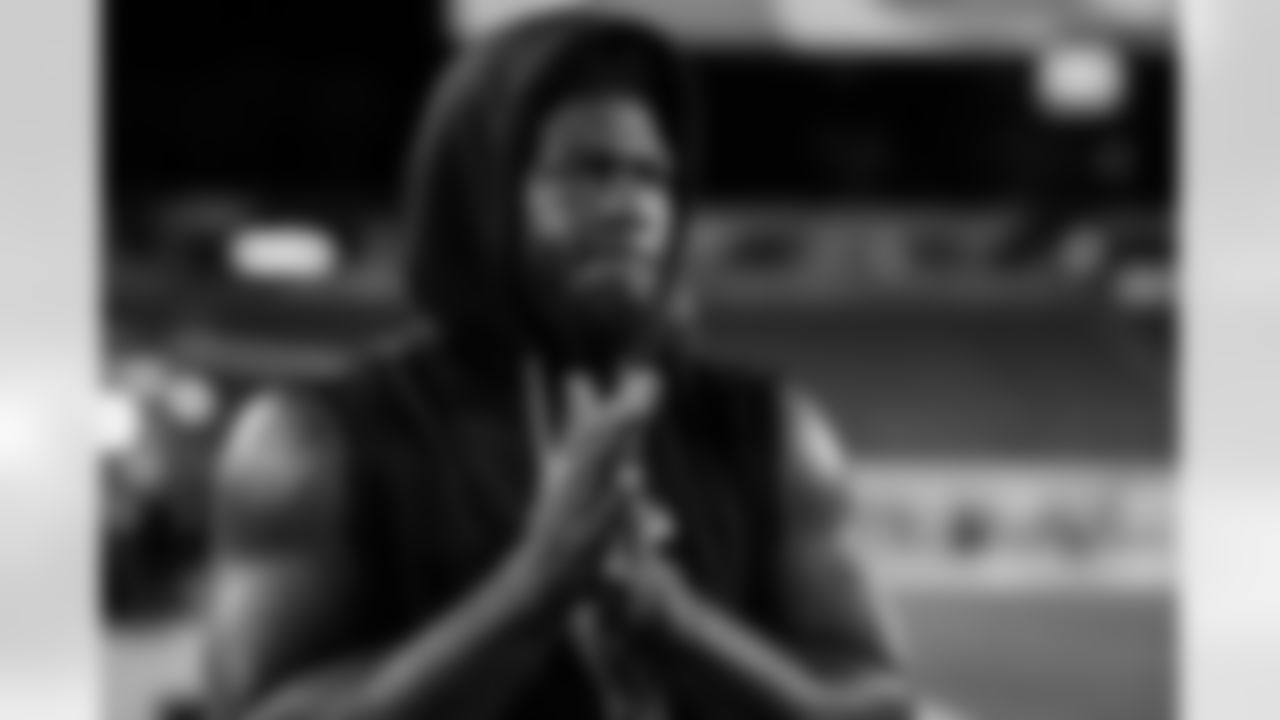 Atlanta Falcons edge rusher Jalon Walker #11 warms up during the Week 15 Game against the Tampa Bay Buccaneers at Raymond James Stadium in Tampa, Florida on Thursday, December 11, 2025. (Photo by Taylor McLaughlin/Atlanta Falcons)