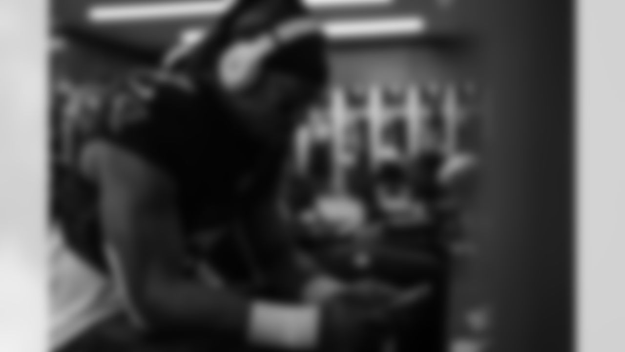 Atlanta Falcons running back Bijan Robinson #7 in the locker room before the Week 18 Game against the New Orleans Saints at Mercedes-Benz Stadium in Atlanta, Georgia on Sunday, January 4, 2026. (Photo by Brandon Magnus/Atlanta Falcons)