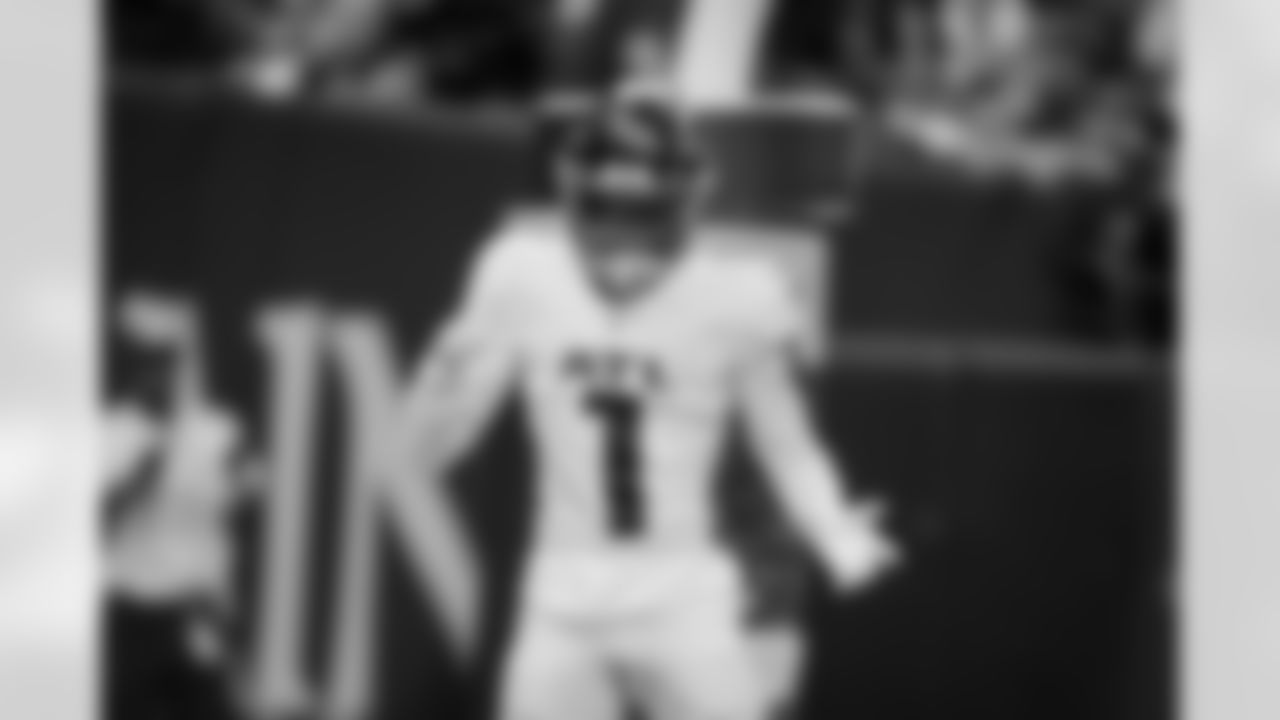 Atlanta Falcons running back Bijan Robinson #7 celebrates with teammates after scoring a touchdown during the Week 12 Game against the New Orleans Saints at Caesars Superdome in New Orleans, Louisiana on Sunday, November 23, 2025. (Photo by Taylor McLaughlin/Atlanta Falcons)