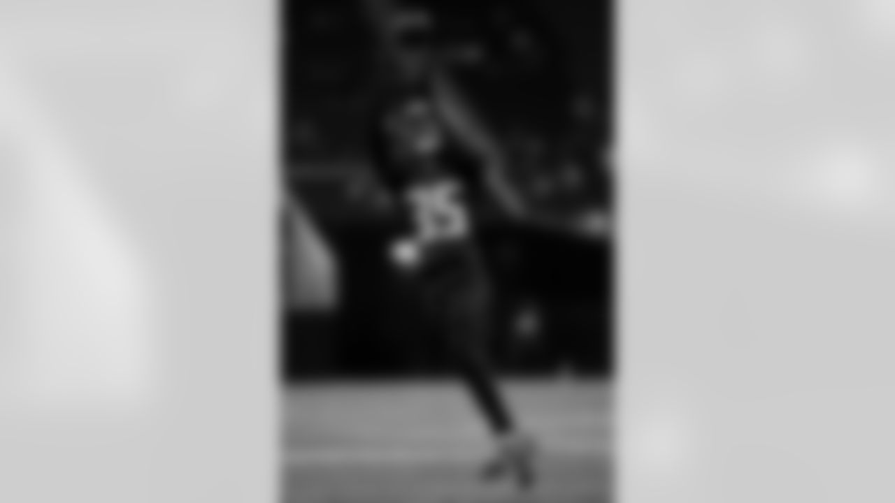 Atlanta Falcons cornerback Natrone Brooks #35 warms up prior to the Preseason Game against the Detroit Lions at Mercedes-Benz Stadium in Atlanta, Georgia on Friday, August 8, 2025. (Photo by Casey Sykes/Atlanta Falcons)