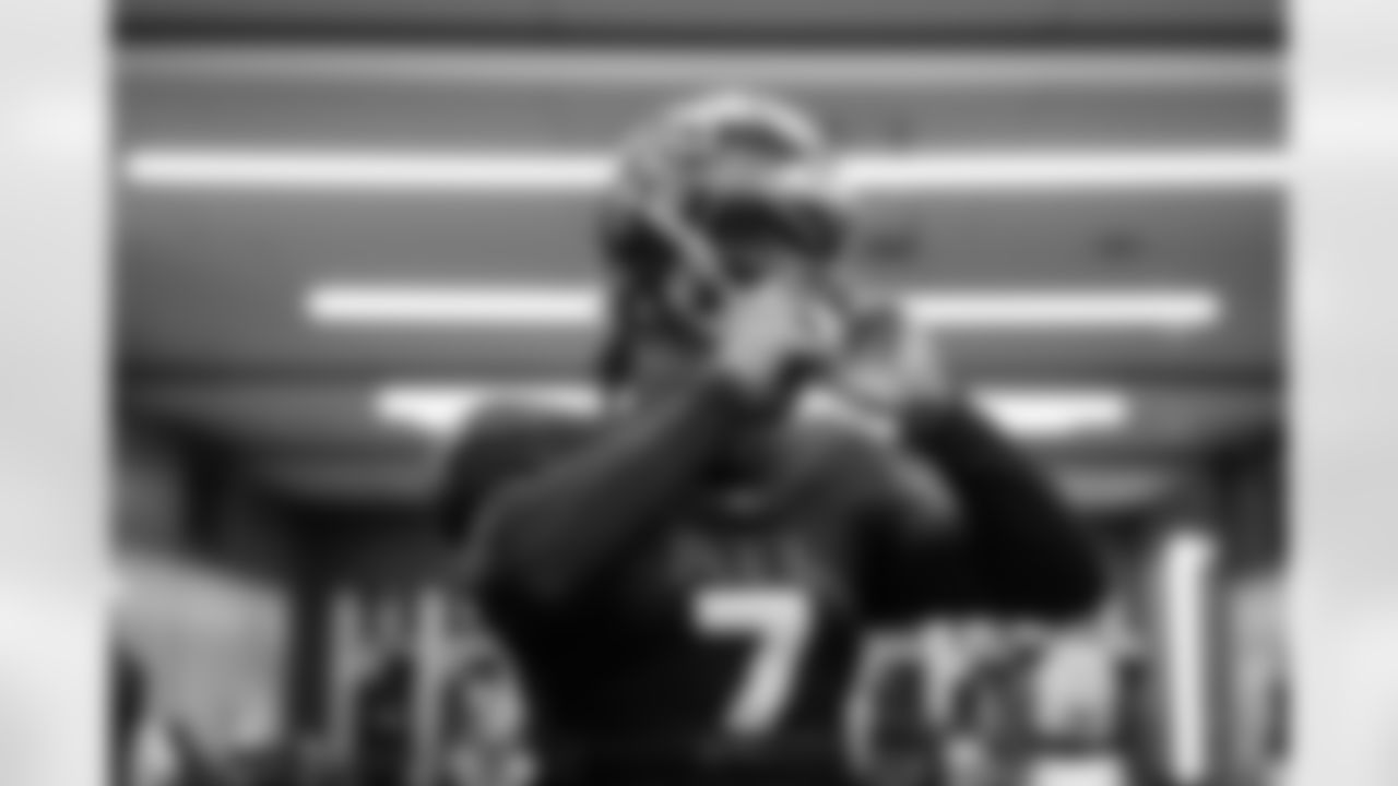 Atlanta Falcons running back Bijan Robinson #7 in the locker room before the Preseason Game against the Tennessee Titans at Mercedes-Benz Stadium in Atlanta, Georgia on Friday, August 15, 2025. (Photo by Jay Bendlin/Atlanta Falcons)