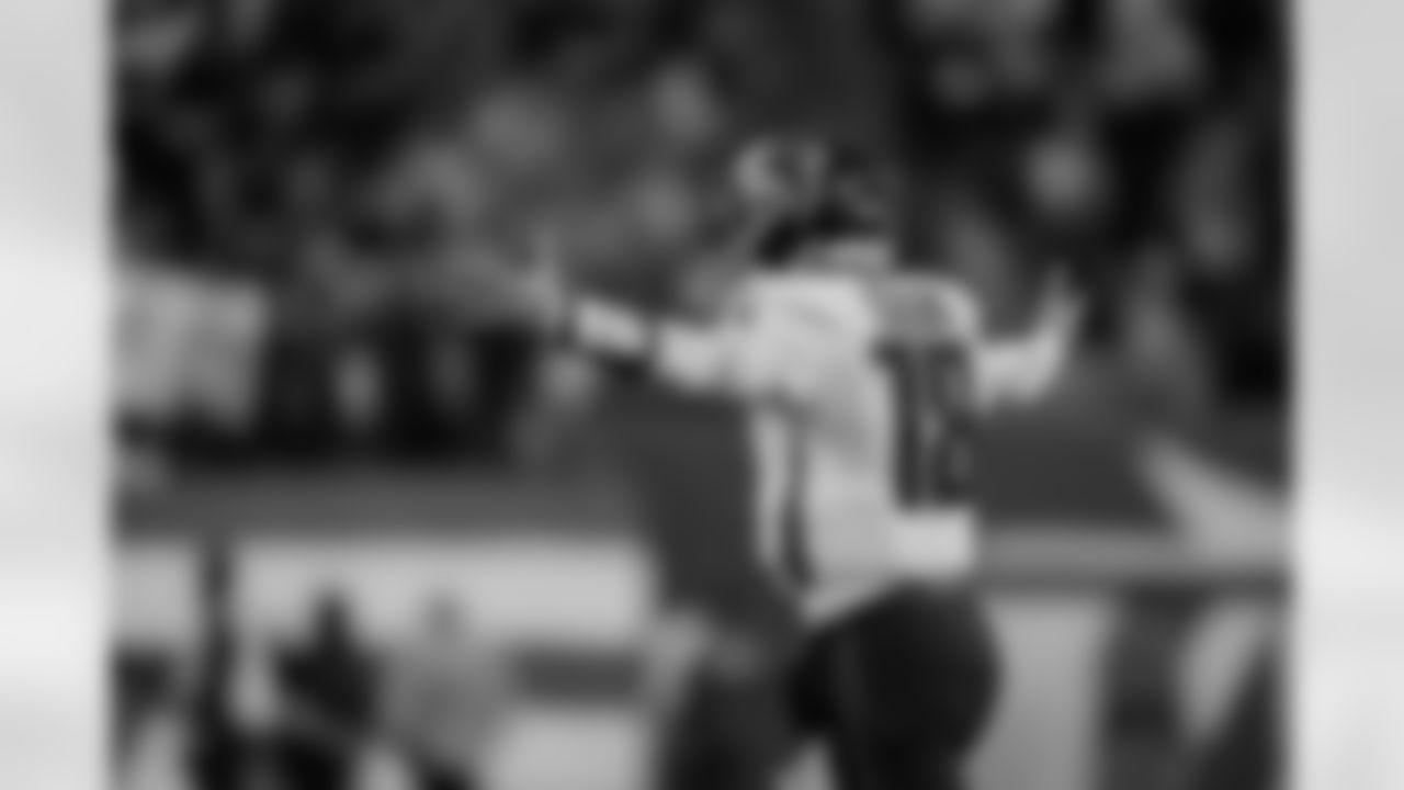 Atlanta Falcons quarterback Kirk Cousins #18 celebrates after a passing touchdown during the Week 13 Game against the New York Jets at Metlife Stadium in East Rutherford, New Jersey on Sunday, November 30, 2025. (Photo by Jay Bendlin/Atlanta Falcons)