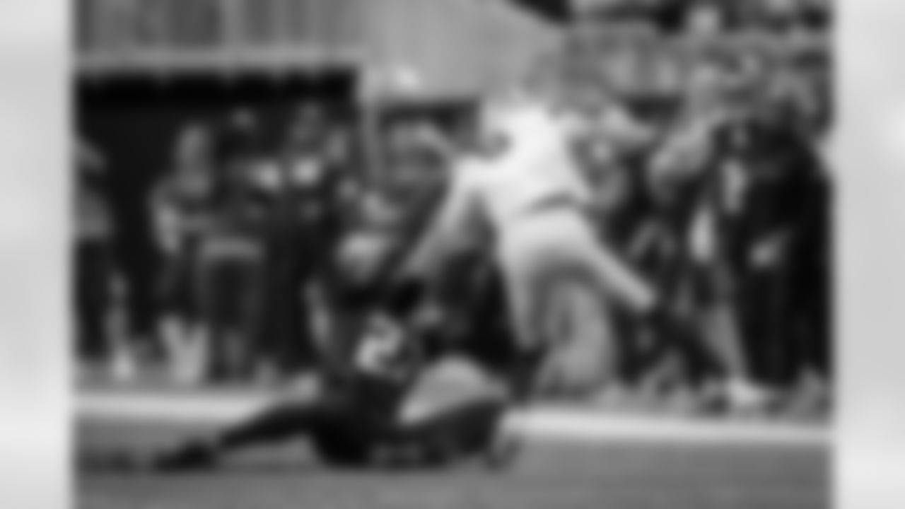 Atlanta Falcons edge rusher James Pearce Jr. #27 makes a record breaking sack during the Week 18 Game against the New Orleans Saints at Mercedes-Benz Stadium in Atlanta, Georgia on Sunday, January 4, 2026. (Photo by Brandon Magnus/Atlanta Falcons)