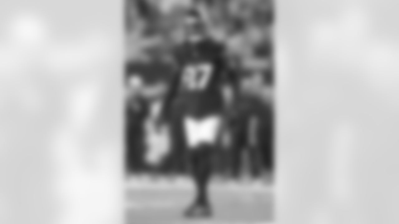 Atlanta Falcons cornerback Cobee Bryant #37 on the line of scrimmage in the second half during the Preseason Game against the Dallas Cowboys at AT&T Stadium in Atlanta, Ga. On Friday, August 22, 2025. (Photo by Tim Heitman/Atlanta Falcons)