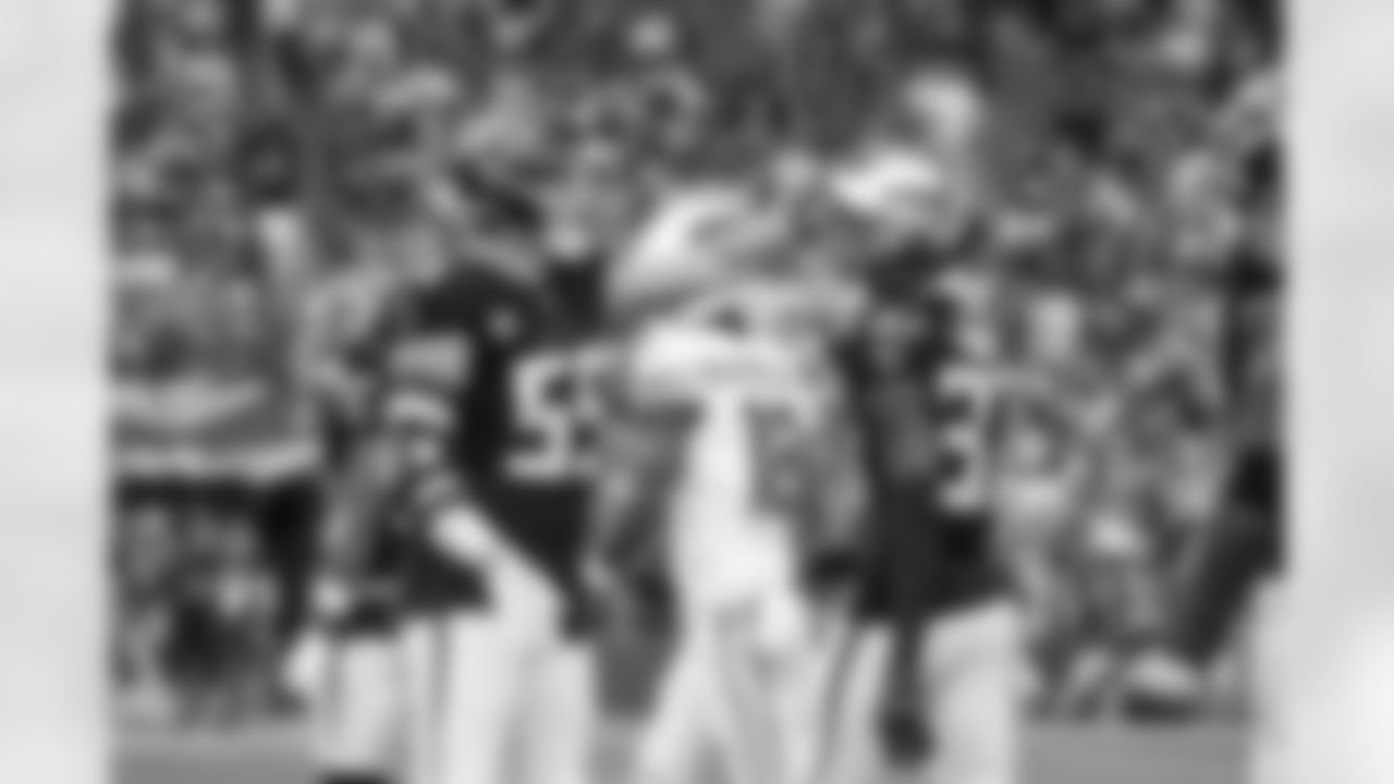 Atlanta Falcons inside linebacker Kaden Elliss #55 celebrates Atlanta Falcons cornerback Cobee Bryant #37 during the Week 16 Game against the Arizona Cardinals at State Farm Stadium in Glendale, Arizona on Sunday, December 21, 2025. (Photo by Taylor McLaughlin/Atlanta Falcons)