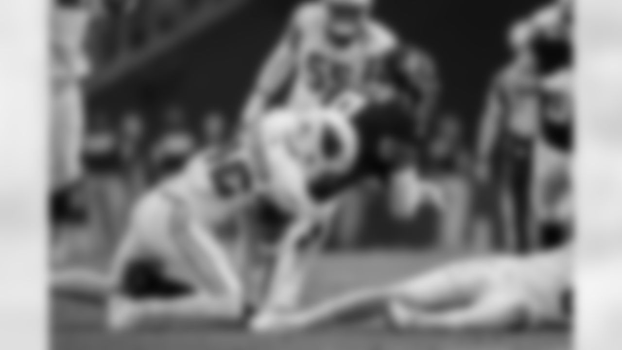 Atlanta Falcons tight end Kyle Pitts Sr. #8 catches the ball during the Week 16 Game against the Arizona Cardinals at State Farm Stadium in Glendale, Arizona on Sunday, December 21, 2025. (Photo by Taylor McLaughlin/Atlanta Falcons)