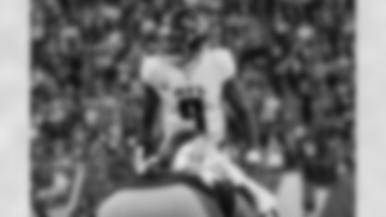 Atlanta Falcons quarterback Michael Penix Jr. #9 prepares to take a snap during the second quarter of the Week 9 Game against the New England Patriots at Gillette Stadium in Foxborough, Massachusetts on Sunday, November 2, 2025. (Photo by Taylor McLaughlin/Atlanta Falcons)