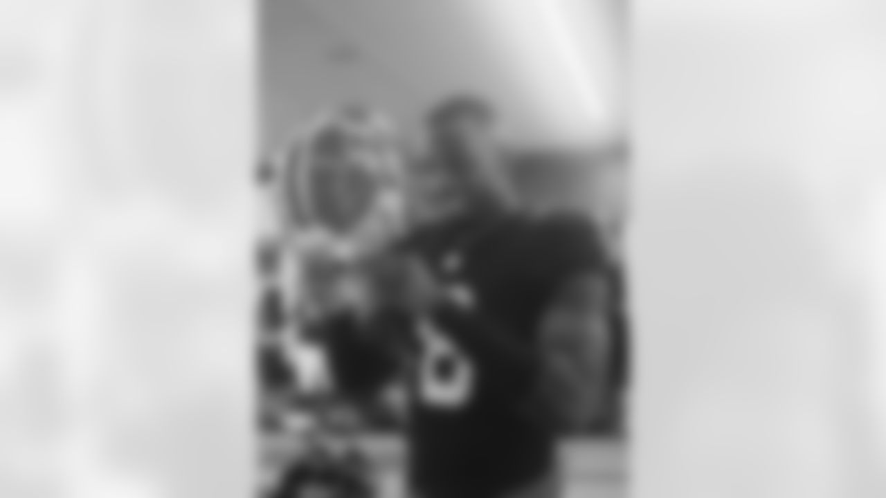 Atlanta Falcons tight end Kyle Pitts Sr. #8 in the locker room during the Week 6 Game against the Buffalo Bills at Mercedes-Benz Stadium in Atlanta, Ga. on Monday, October 13, 2025. (Photo by Brandon Magnus/Atlanta Falcons)