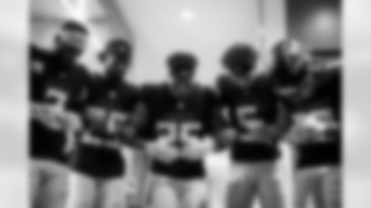 Atlanta Falcons players huddle in the locker room before the Week 11 Game against the Carolina Panthers at Mercedes-Benz Stadium in Atlanta, Georgia on Sunday, November 16, 2025. (Photo by Jay Bendlin/Atlanta Falcons)