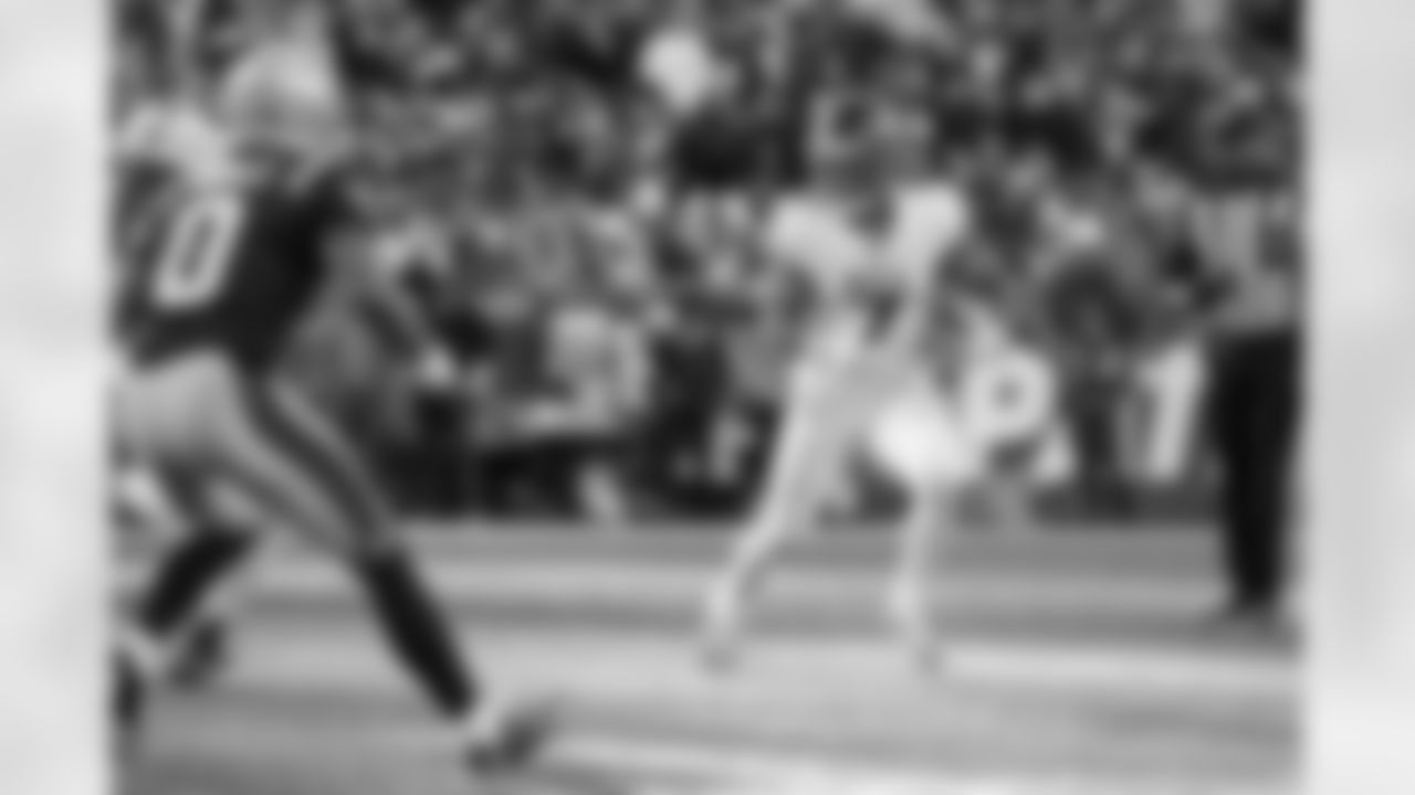 Atlanta Falcons running back Bijan Robinson #7 rushes during the fourth quarter of the Week 9 Game against the New England Patriots at Gillette Stadium in Foxborough, Massachusetts on Sunday, November 2, 2025. (Photo by Taylor McLaughlin/Atlanta Falcons)