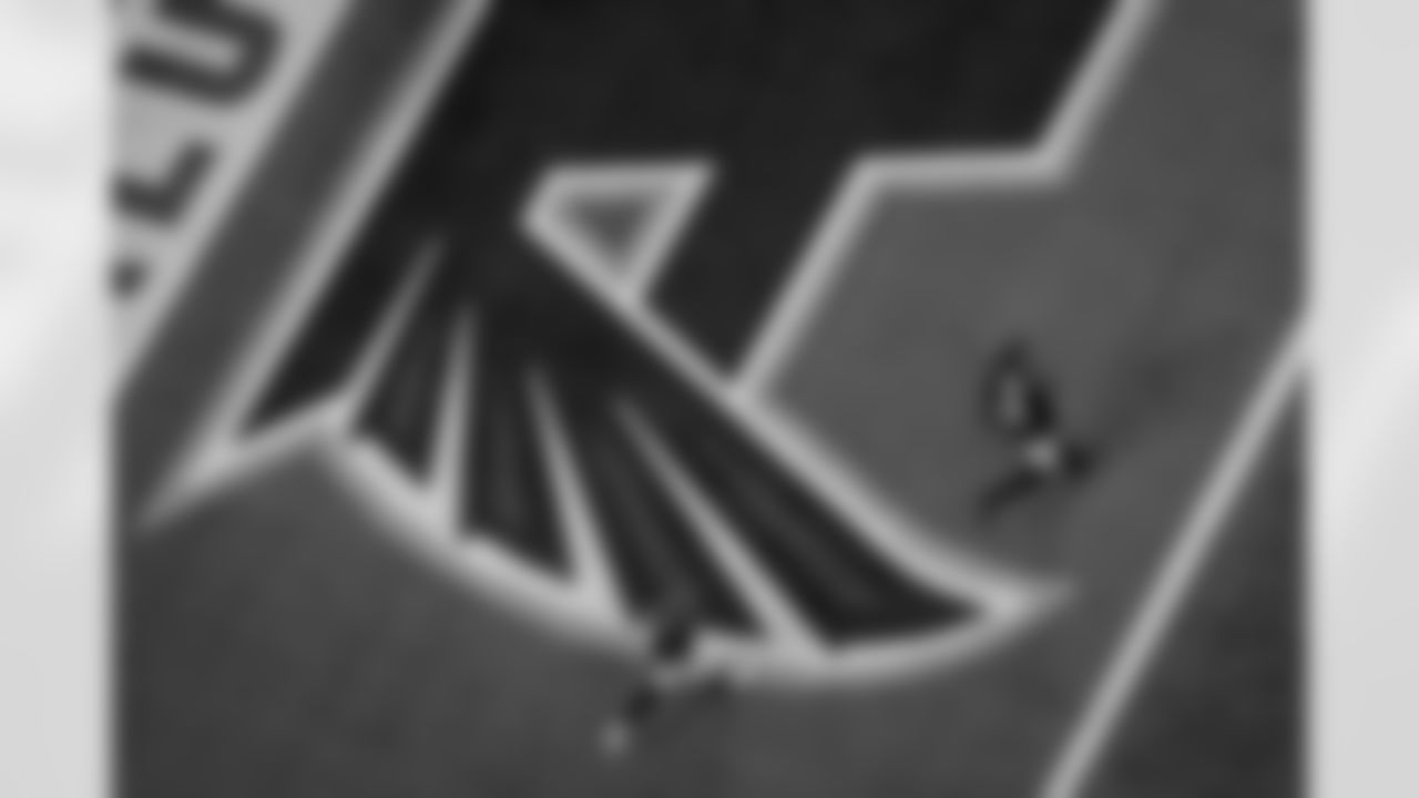 Atlanta Falcons quarterback Michael Penix Jr. #9 and Atlanta Falcons quarterback Kirk Cousins #18 warm up before the Week 11 Game against the Carolina Panthers at Mercedes-Benz Stadium in Atlanta, Georgia on Sunday, November 16, 2025. (Photo by Brandon Magnus/Atlanta Falcons)