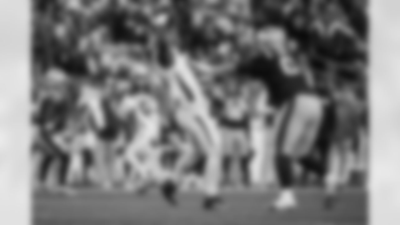 Atlanta Falcons edge rusher Jalon Walker #11 breaks up a pass during the fourth quarter of the Week 9 Game against the New England Patriots at Gillette Stadium in Foxborough, Massachusetts on Sunday, November 2, 2025. (Photo by Taylor McLaughlin/Atlanta Falcons)