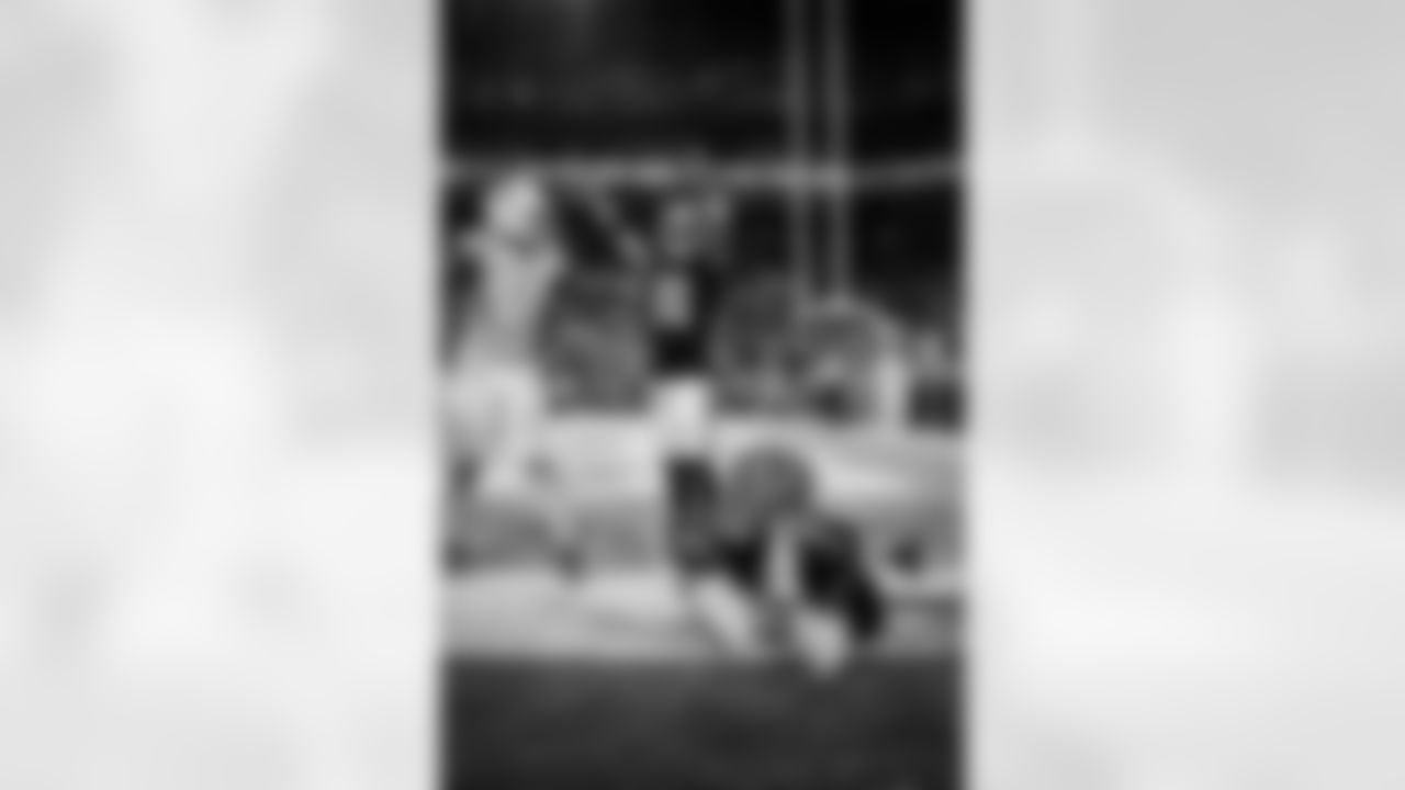 Atlanta Falcons tight end Kyle Pitts Sr. #8 scores a touchdwon during the Week 15 Game against the Tampa Bay Buccaneers at Raymond James Stadium in Tampa, Florida on Thursday, December 11, 2025. (Photo by Mitch Martin/Atlanta Falcons)