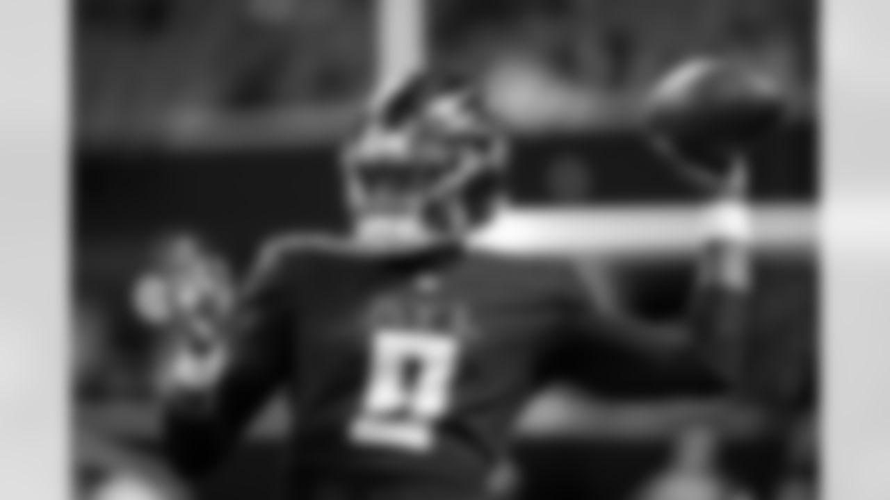 Atlanta Falcons quarterback Michael Penix Jr. #9 warms up during the Preseason Game against the Tennessee Titans at Mercedes-Benz Stadium in Atlanta, Georgia on Friday, August 15, 2025. (Photo by Steven Burroughs/Atlanta Falcons)
