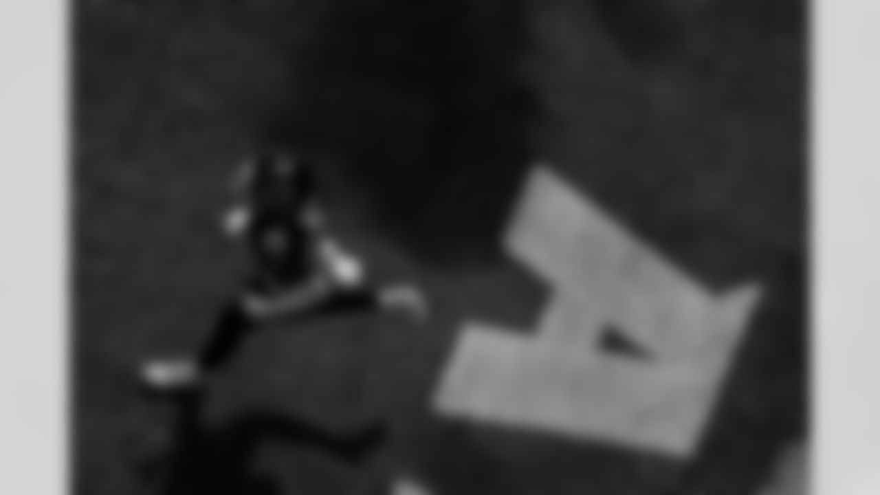 Atlanta Falcons cornerback Dee Alford #20 runs out of the tunnel before the Week 18 Game against the New Orleans Saints at Mercedes-Benz Stadium in Atlanta, Georgia on Sunday, January 4, 2026. (Photo by Taylor McLaughlin/Atlanta Falcons)