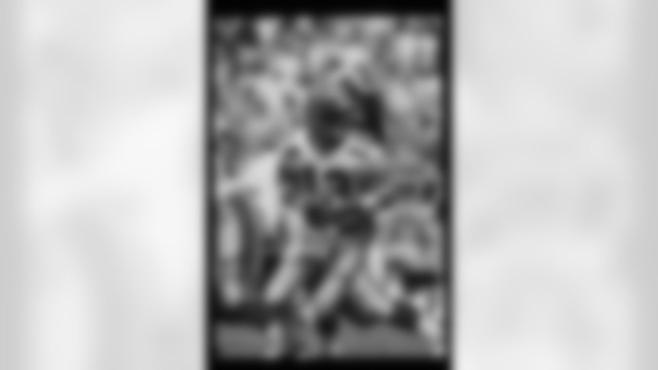 Atlanta Falcons quarterback Chris Miller #12 during a game against the Los Angeles Rams in 1989. (Photo by Jimmy Cribb)