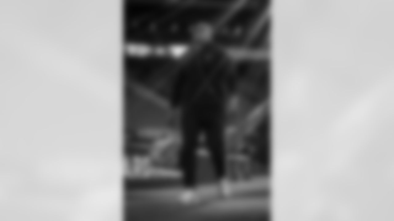 Atlanta Falcons offensive lineman Kyle Hinton #68 arrives before the Week 16 Game against the Arizona Cardinals at State Farm Stadium in Glendale, Arizona on Sunday, December 21, 2025. (Photo by Taylor McLaughlin/Atlanta Falcons)