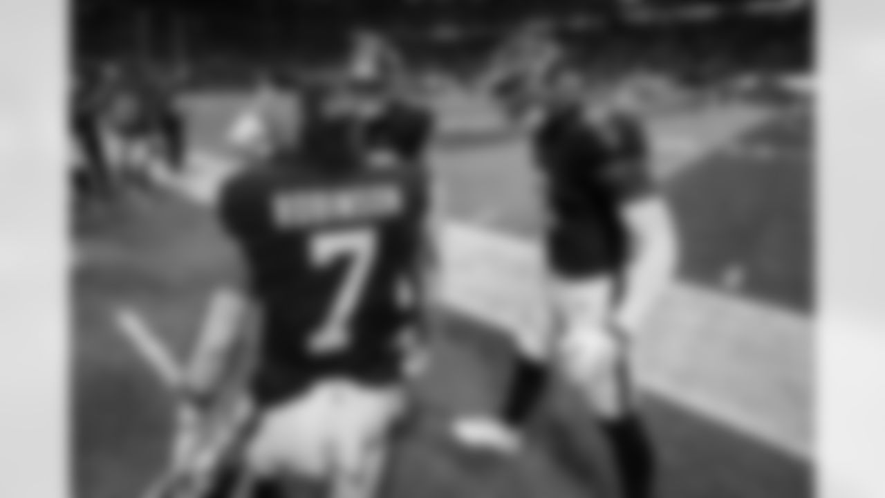 Atlanta Falcons running back Bijan Robinson #7 scores a touchdown during the Week 17 Game against the Los Angeles Rams at Mercedes-Benz Stadium in Atlanta, Georgia on Monday, December 29, 2025. (Photo by Taylor McLaughlin/Atlanta Falcons)