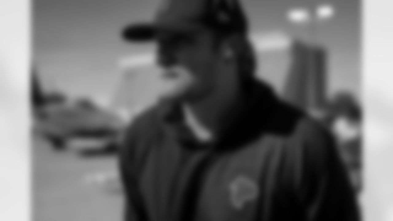 Atlanta Falcons offensive lineman Jack Nelson #69 boards the plane at Hartsfield-Jackson International Airport in Atlanta, Ga. on Saturday, September 13, 2025. (Photo by Taylor McLaughlin/Atlanta Falcons)