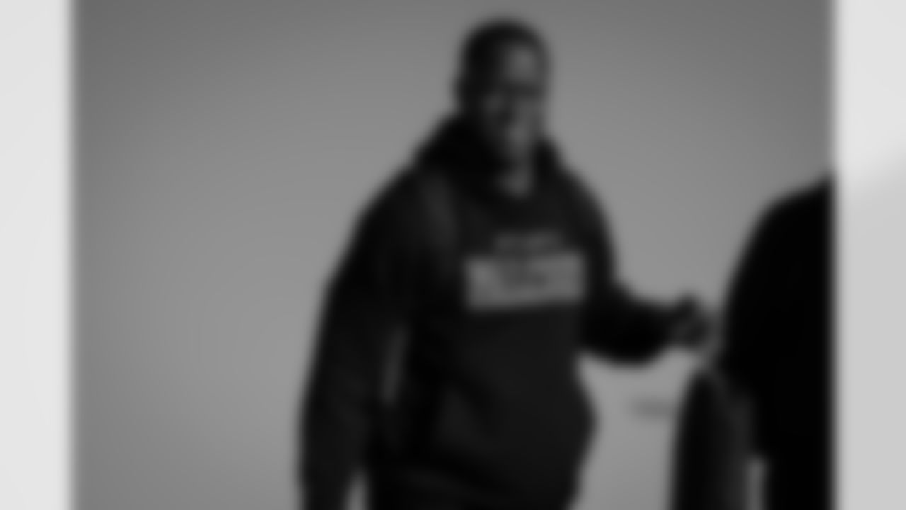 Atlanta Falcons head coach Raheem Morris boards the plane at Hartsfield-Jackson International Airport in Atlanta, Ga. on Saturday, December 20, 2025. (Photo by Jay Bendlin/Atlanta Falcons)