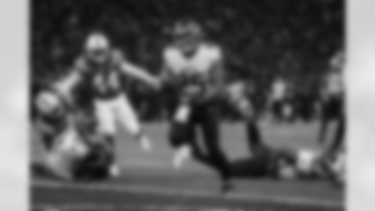 Atlanta Falcons running back Tyler Allgeier #25 runs for a touchdown during the first quarter of the Week 10 Game against the Indianapolis Colts at Olympic Stadium in Berlin, Germany on Sunday, November 9, 2025. (Photo by Taylor McLaughlin/Atlanta Falcons)