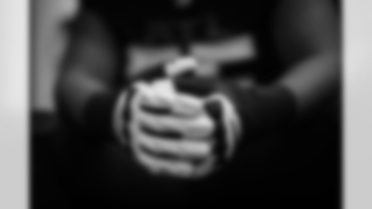 Atlanta Falcons offensive lineman Jack Nelson #69 prepares in the locker room before the Week 18 Game against the New Orleans Saints at Mercedes-Benz Stadium in Atlanta, Georgia on Sunday, January 4, 2026. (Photo by Brandon Magnus/Atlanta Falcons)