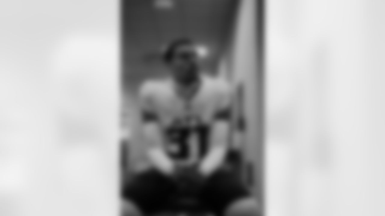 Atlanta Falcons safety Justin Simmons #31 in the locker room before the Week 11 Game against the Denver Broncos at Empower Field at Mile High in Denver, Colorado on Sunday, November 17, 2024. (Photo by Brandon Magnus/Atlanta Falcons)