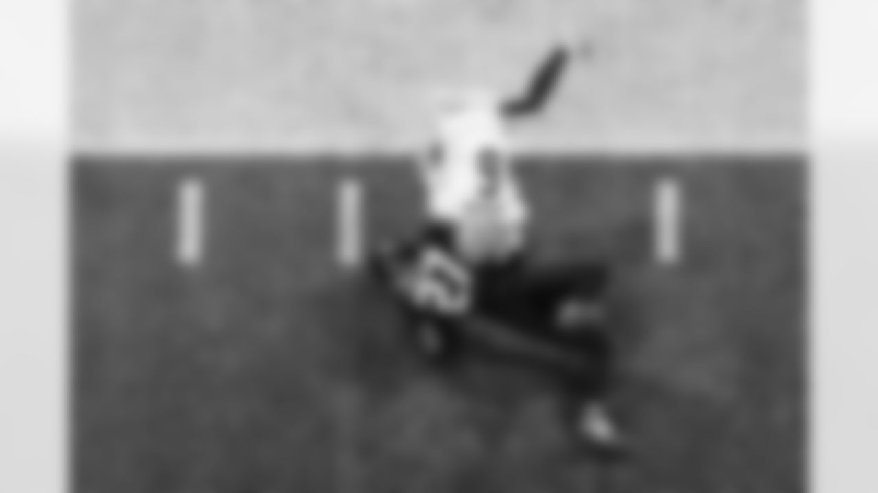 Atlanta Falcons edge rusher James Pearce Jr. #27 makes a record breaking sack during the Week 18 Game against the New Orleans Saints at Mercedes-Benz Stadium in Atlanta, Georgia on Sunday, January 4, 2026. (Photo by Taylor McLaughlin/Atlanta Falcons)