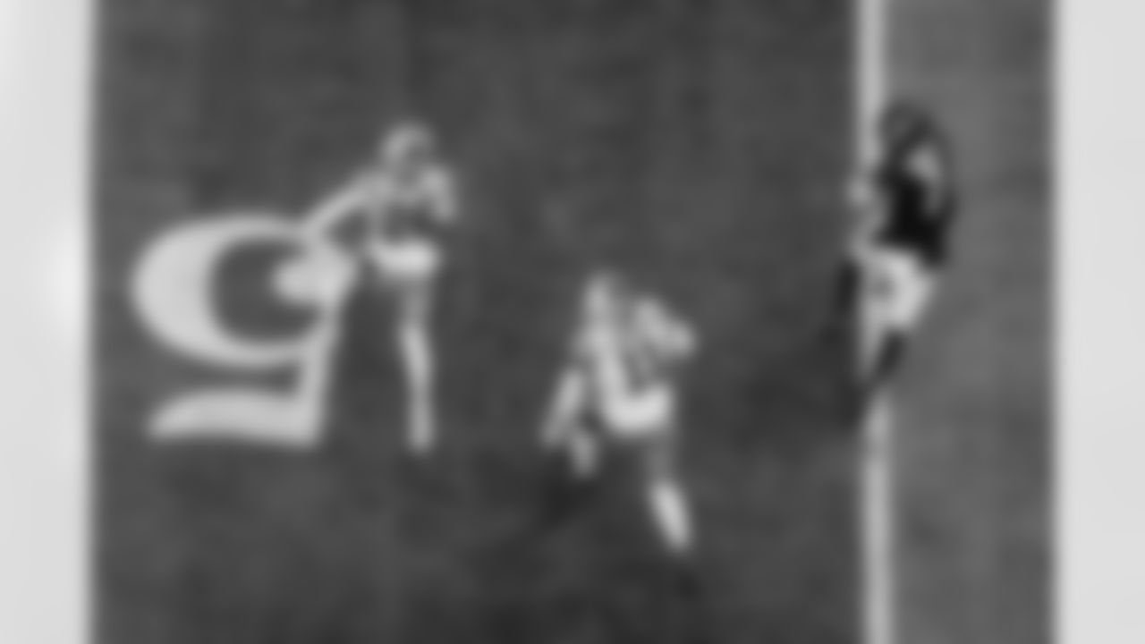 Atlanta Falcons running back Bijan Robinson #7 runs with the ball during the Week 11 Game against the Carolina Panthers at Mercedes-Benz Stadium in Atlanta, Georgia on Sunday, November 16, 2025. (Photo by Brandon Magnus/Atlanta Falcons)