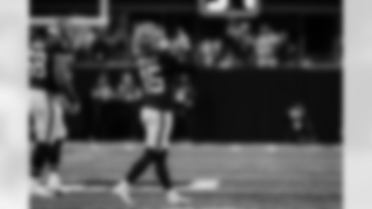 Atlanta Falcons kicker Zane Gonzalez #45 kicks a field goal during the Week 17 Game against the Los Angeles Rams at Mercedes-Benz Stadium in Atlanta, Georgia on Monday, December 29, 2025. (Photo by Taylor McLaughlin/Atlanta Falcons)