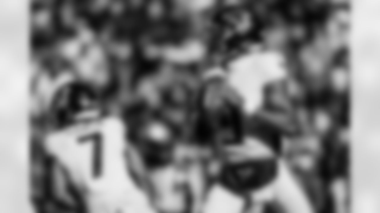 Atlanta Falcons quarterback Michael Penix Jr. #9 looks to throw the ball during the Week 9 Game against the New England Patriots at Gillette Stadium in Foxborough, Massachusetts on Sunday, November 2, 2025. (Photo by Jay Bendlin/Atlanta Falcons)