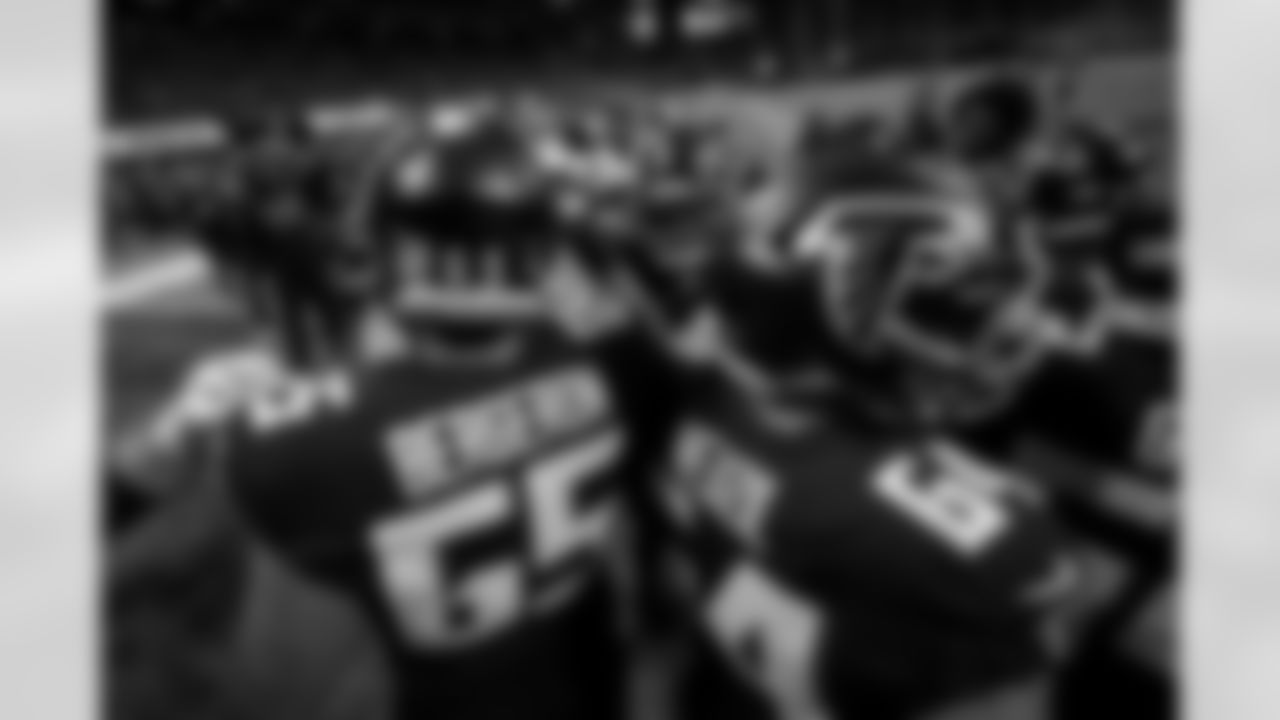 Atlanta Falcons players huddle up during warm ups before the Week 18 Game against the New Orleans Saints at Mercedes-Benz Stadium in Atlanta, Georgia on Sunday, January 4, 2026. (Photo by Jay Bendlin/Atlanta Falcons)