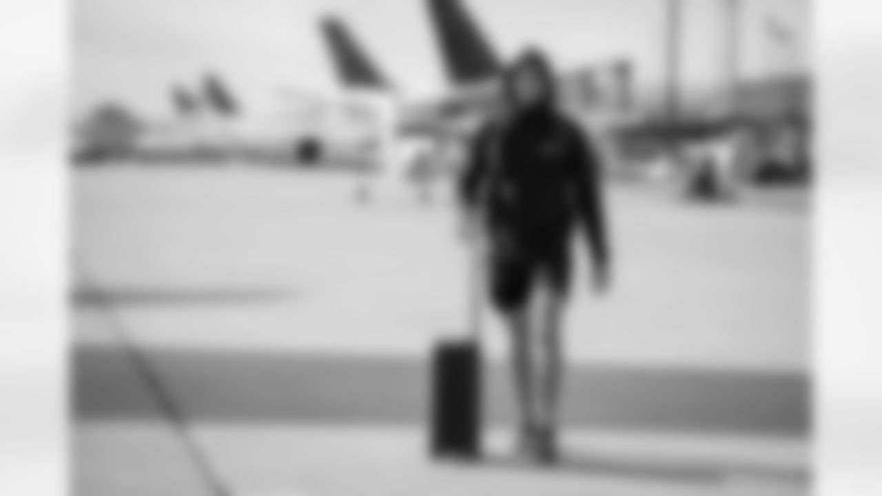 Atlanta Falcons inside linebacker Kaden Elliss #55 boards the plane at Hartsfield-Jackson International Airport in Atlanta, Ga. on Taylor McLaughlin/Atlanta Falcons)