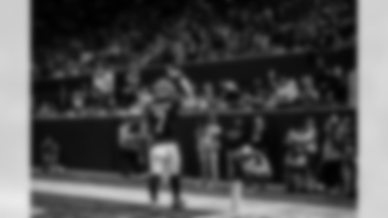 Atlanta Falcons running back Bijan Robinson #7 celebrates after scoring a touchdown during the Week 17 Game against the Los Angeles Rams at Mercedes-Benz Stadium in Atlanta, Georgia on Monday, December 29, 2025. (Photo by Steven Burroughs/Atlanta Falcons)