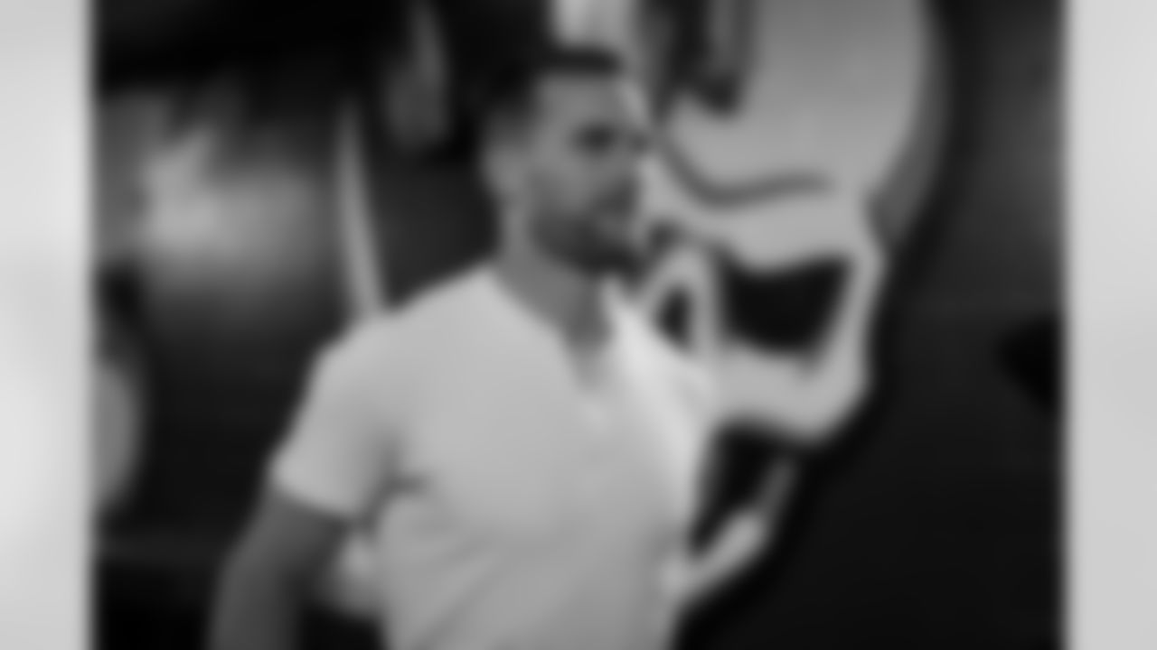 Atlanta Falcons quarterback Kirk Cousins #18 arrives during the Week 15 Game against the Tampa Bay Buccaneers at Raymond James Stadium in Tampa, Florida on Thursday, December 11, 2025. (Photo by Taylor McLaughlin/Atlanta Falcons)