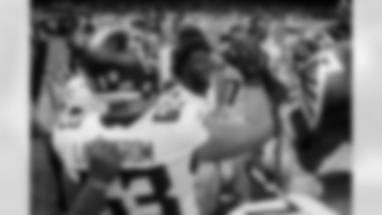 Atlanta Falcons edge rusher Jalon Walker #11 leads the huddle before the Week 12 Game against the New Orleans Saints at Caesars Superdome in New Orleans, Louisiana on Sunday, November 23, 2025. (Photo by Jay Bendlin/Atlanta Falcons)