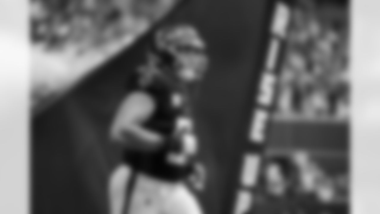 Atlanta Falcons guard Chris Lindstrom #63 runs onto the field during the Week 11 Game against the Carolina Panthers at Mercedes-Benz Stadium in Atlanta, Georgia on Sunday, November 16, 2025. (Photo by Kevin Liles/Atlanta Falcons)