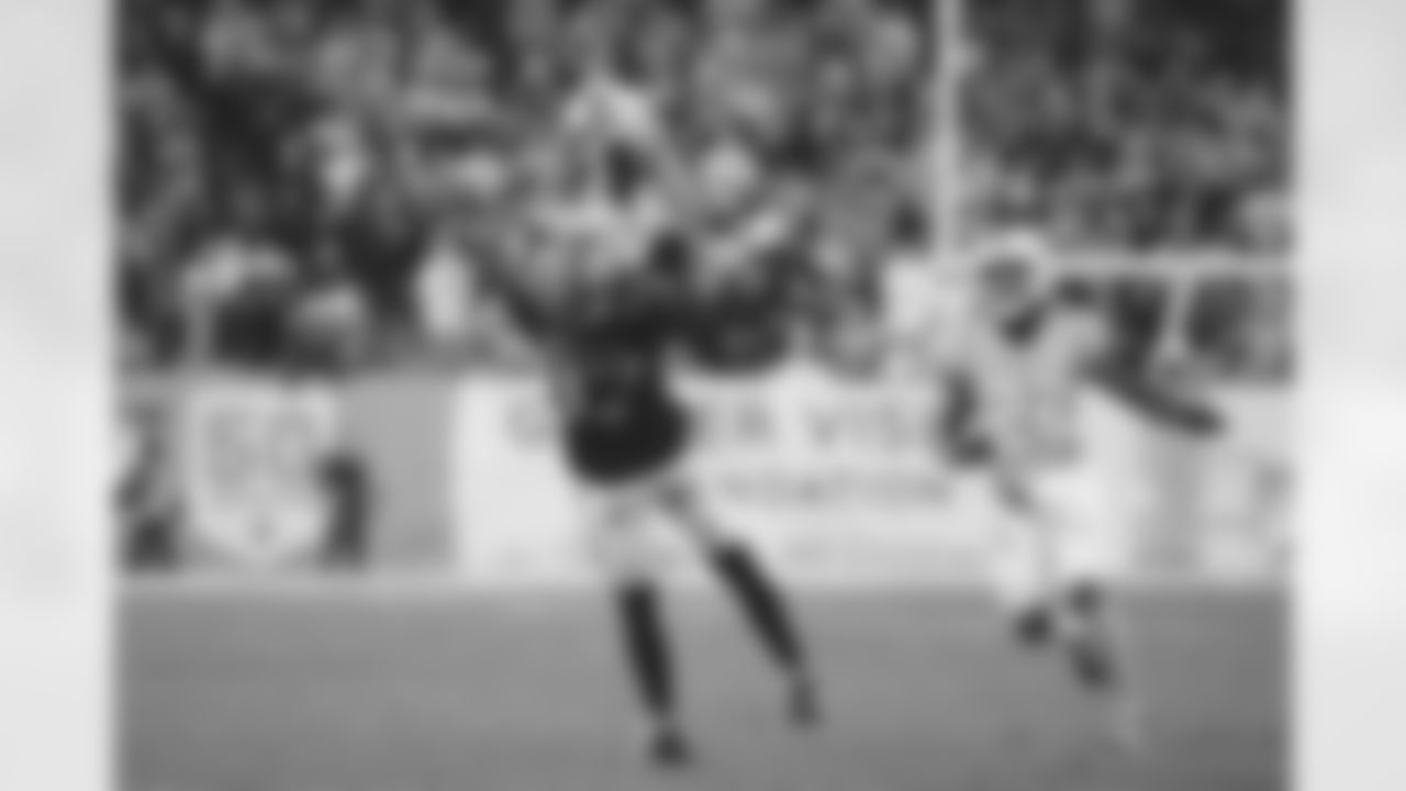 Atlanta Falcons wide receiver David Sills V #87 during the Week 15 Game against the Tampa Bay Buccaneers at Raymond James Stadium in Tampa, Florida on Thursday, December 11, 2025. (Photo by Brandon Magnus/Atlanta Falcons)